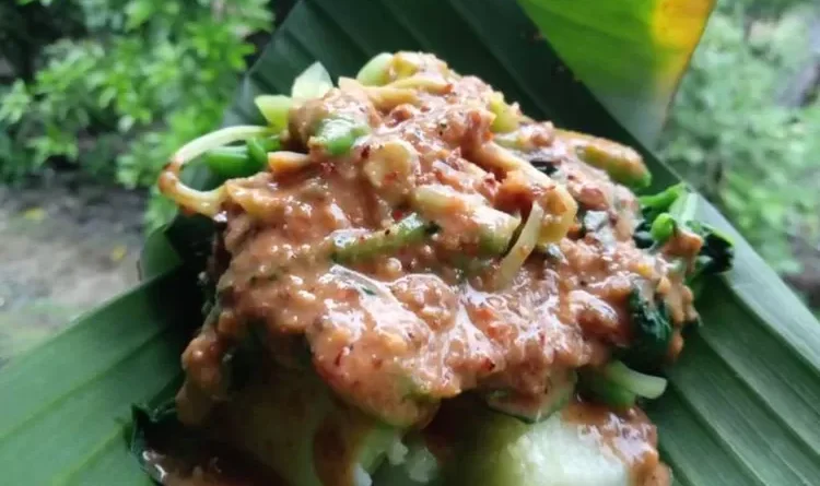 Lontong Pecal Salah Satu Hidangan Tradisional Di Jawa