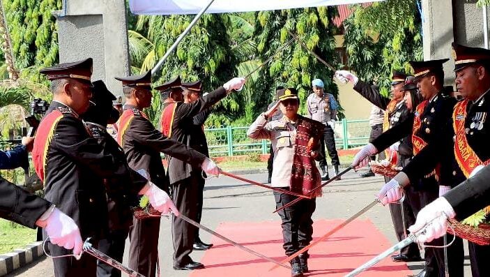 Pedang Pora Sebuah Tradisi Upacara Penyambutan Militer