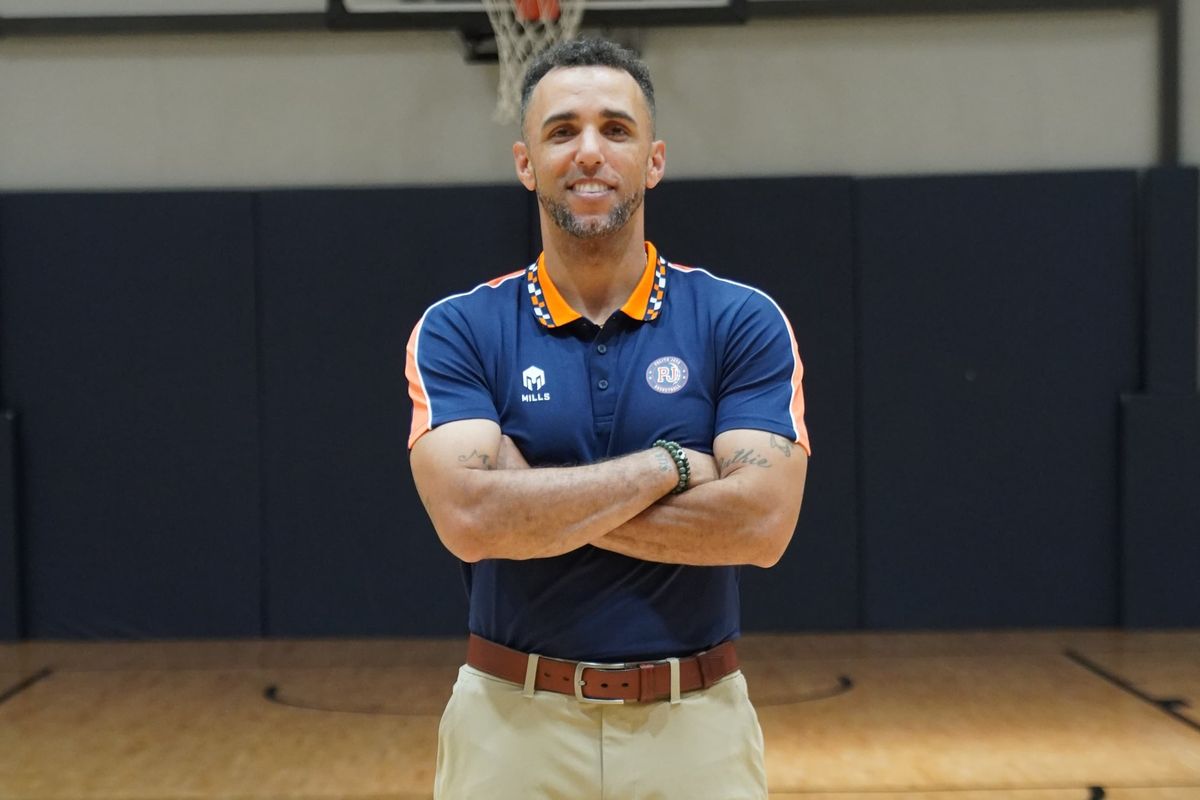 Rangkap Jabatan David Singleton: Pelatih Baru Pelita Jaya