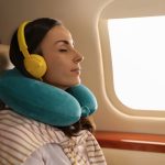 Starter Pack Liburan Yang Wajib Di Bawa Saat Di Pesawat