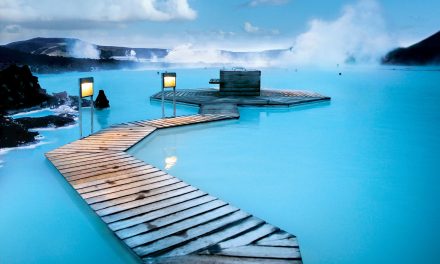 Blue Lagoon Terkenal Airnya Yang Jernih Berwarna Biru Turquoise