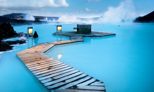 Blue Lagoon Terkenal Airnya Yang Jernih Berwarna Biru Turquoise