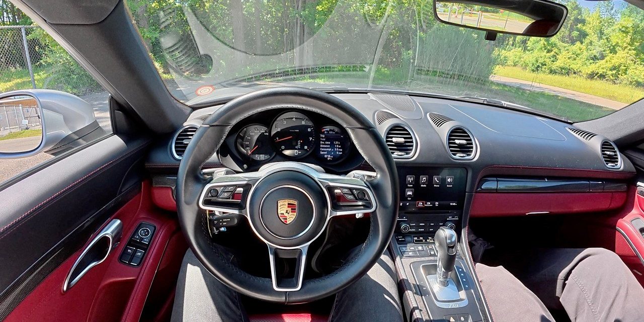 Interior Porsche Cayman, Interior Nuansa Sporty Mewah Dan Kuat