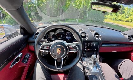 Interior Porsche Cayman, Interior Nuansa Sporty Mewah Dan Kuat