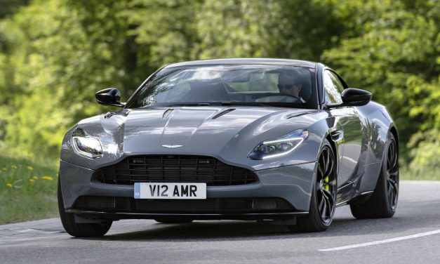 Aston Martin DB11, Ketika Performa Tinggi Bertemu Desain Ikonik