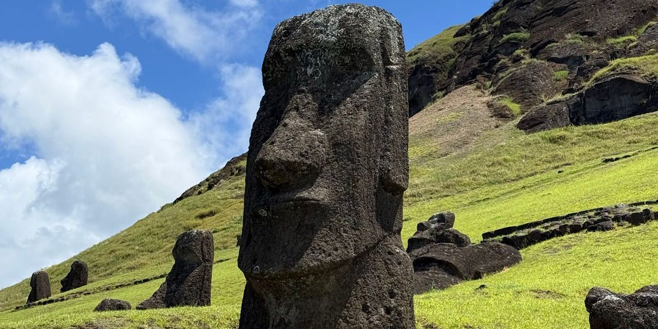 Patung Moai Monumen Ikonik Di Pulau Paskah
