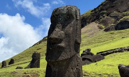 Patung Moai Monumen Ikonik Di Pulau Paskah