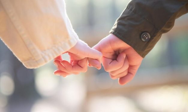 Nikah Muda, Saat Agama Jadi Tameng Risiko Sosial